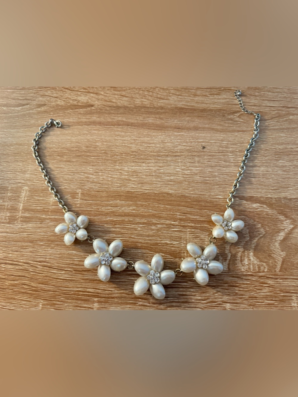 Women’s White Pearl Flower Statement Necklace